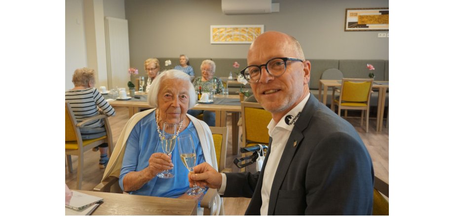 Oberbürgermeister Dirk Meid und Anna Appel